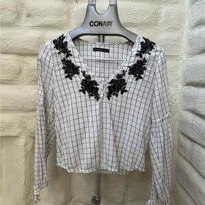 Abercrombie and Fitch White Black Embroidered Floral Pheasant Blouse Size S